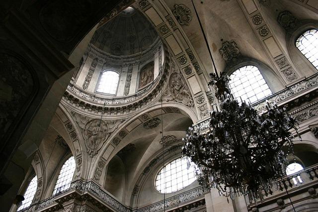 Paris Unplugged: Your Essential Travel Guide to the City of Light's Culture, Cuisine, and Charm
